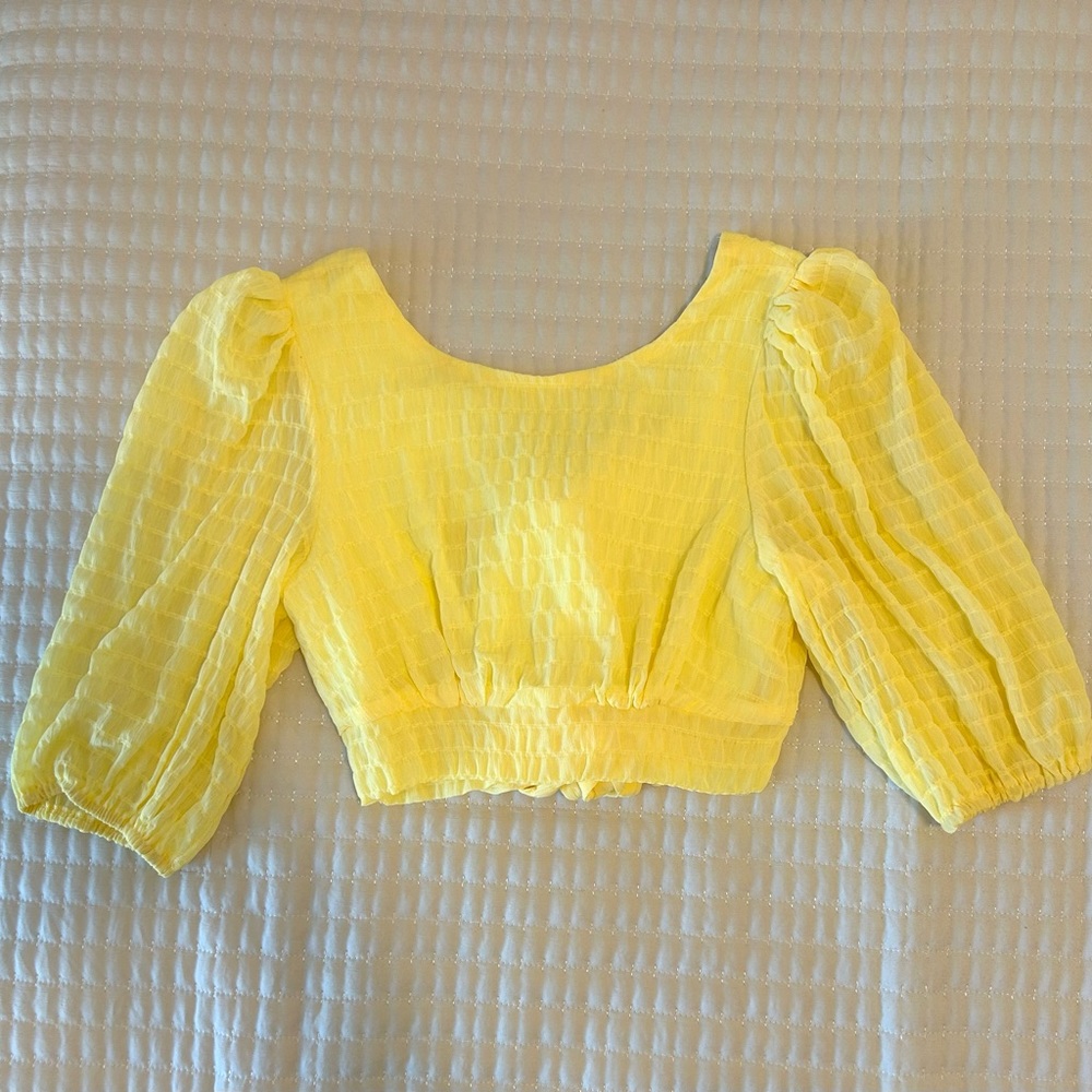 Vestique cropped yellow top